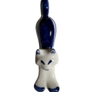 Vtg.GZHEL Porcelain Arched Cat Figurine Hand Painted Blue & White kitty lovers 8